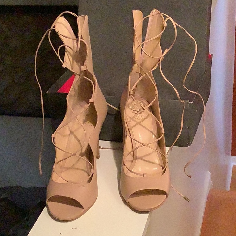 Vince Camuto size 11 tan lace up heel